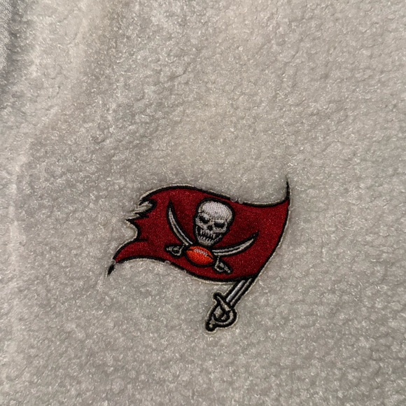 Women Buccaneers White Fleece  Set - Picture 5 of 5